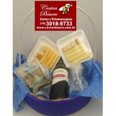 Cesta de Queijos e Vinhos 1 Cesta de Queijos e Vinhos 1
